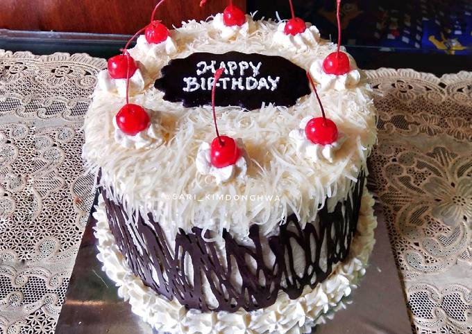 Detail Kue Ulang Tahun Coklat Putih Nomer 47