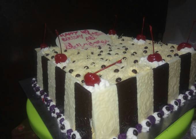 Detail Kue Ulang Tahun Coklat Putih Nomer 9