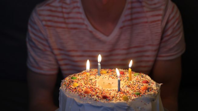 Detail Kue Ulang Tahun Dan Ucapannya Nomer 29