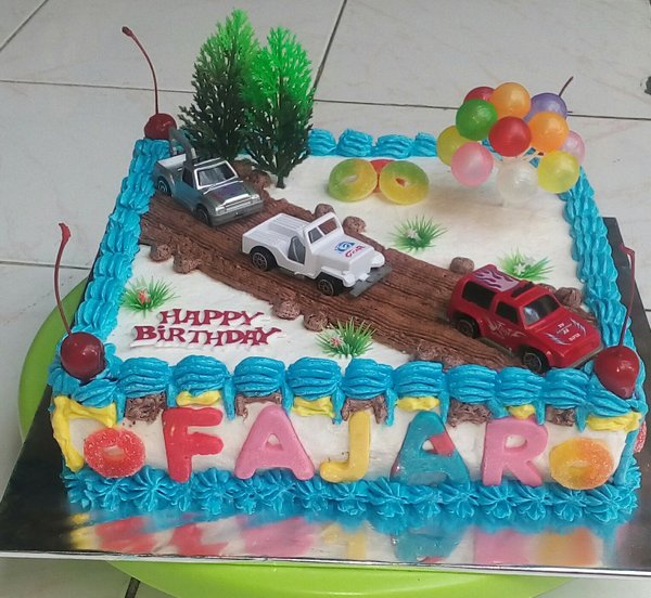 Detail Kue Ulang Tahun Gambar Mobil Nomer 13