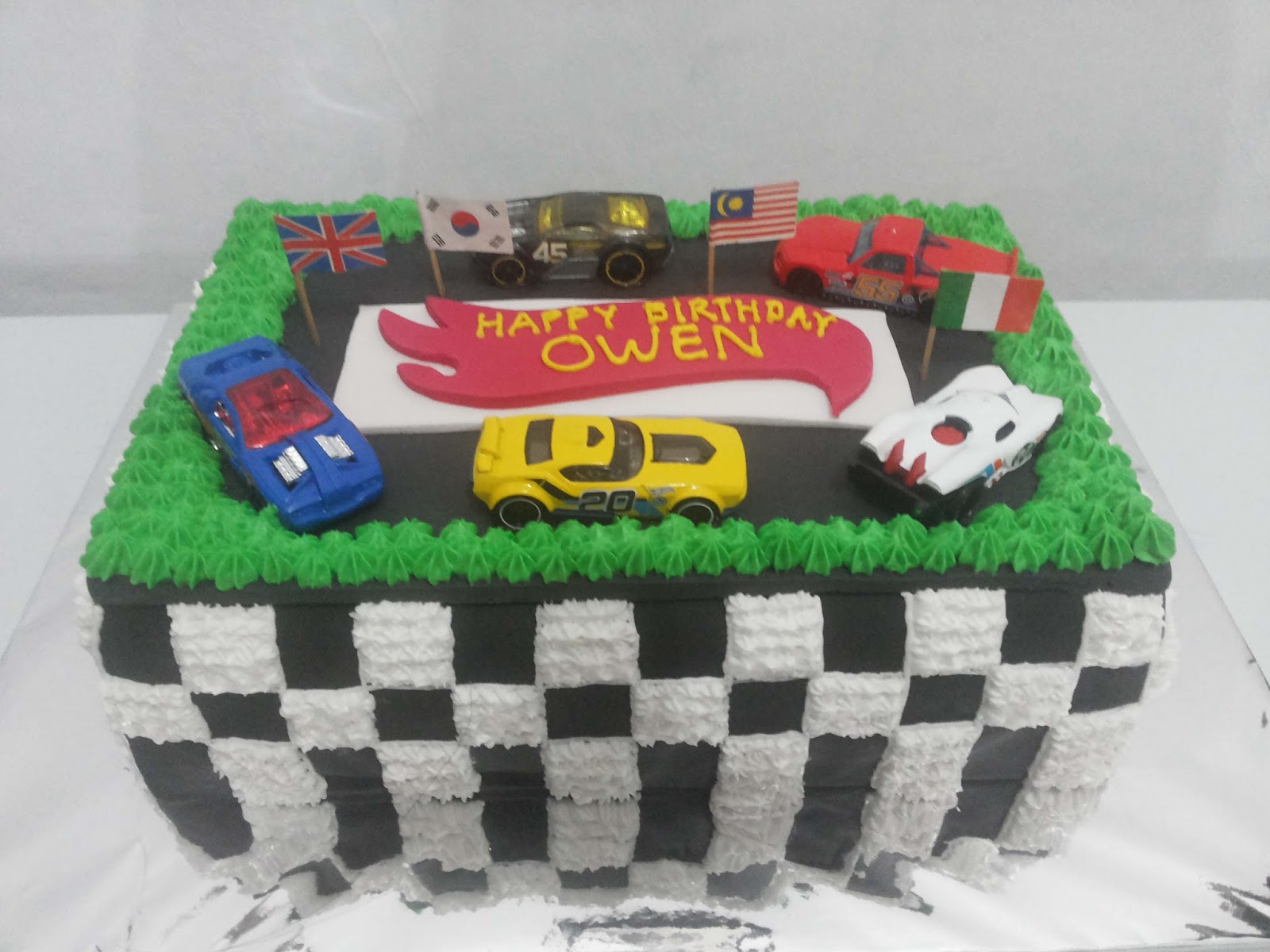 Detail Kue Ulang Tahun Gambar Mobil Balap Nomer 19