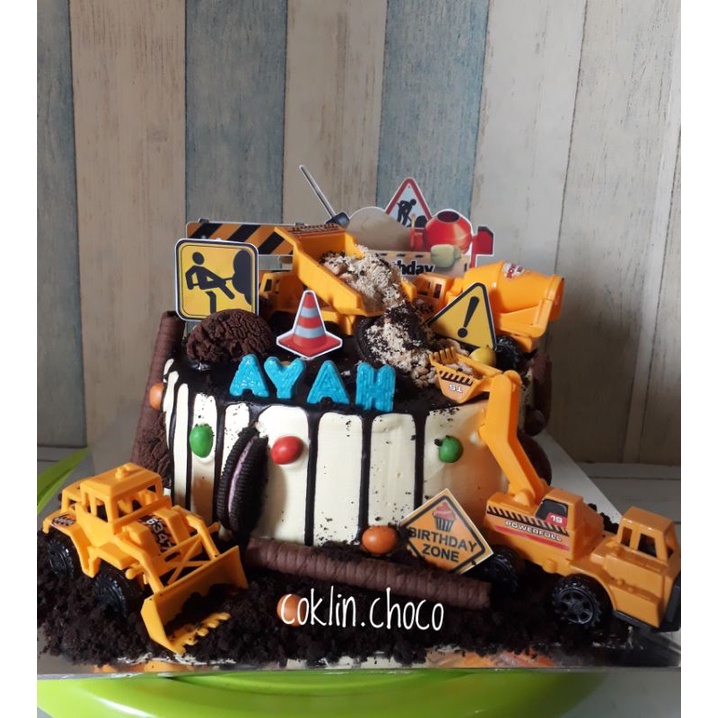 Detail Kue Ulang Tahun Gambar Mobil Truk Nomer 30