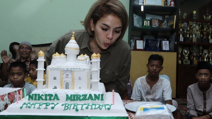 Detail Kue Ulang Tahun Gambar Orang Nomer 13