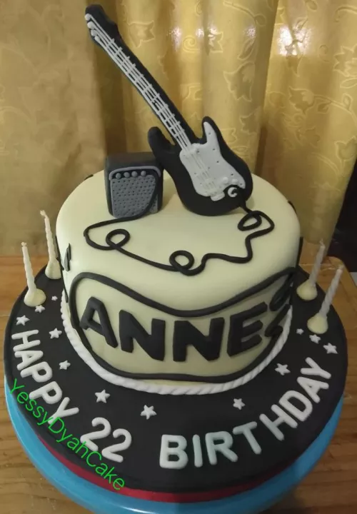 Detail Kue Ulang Tahun Gitar Nomer 8