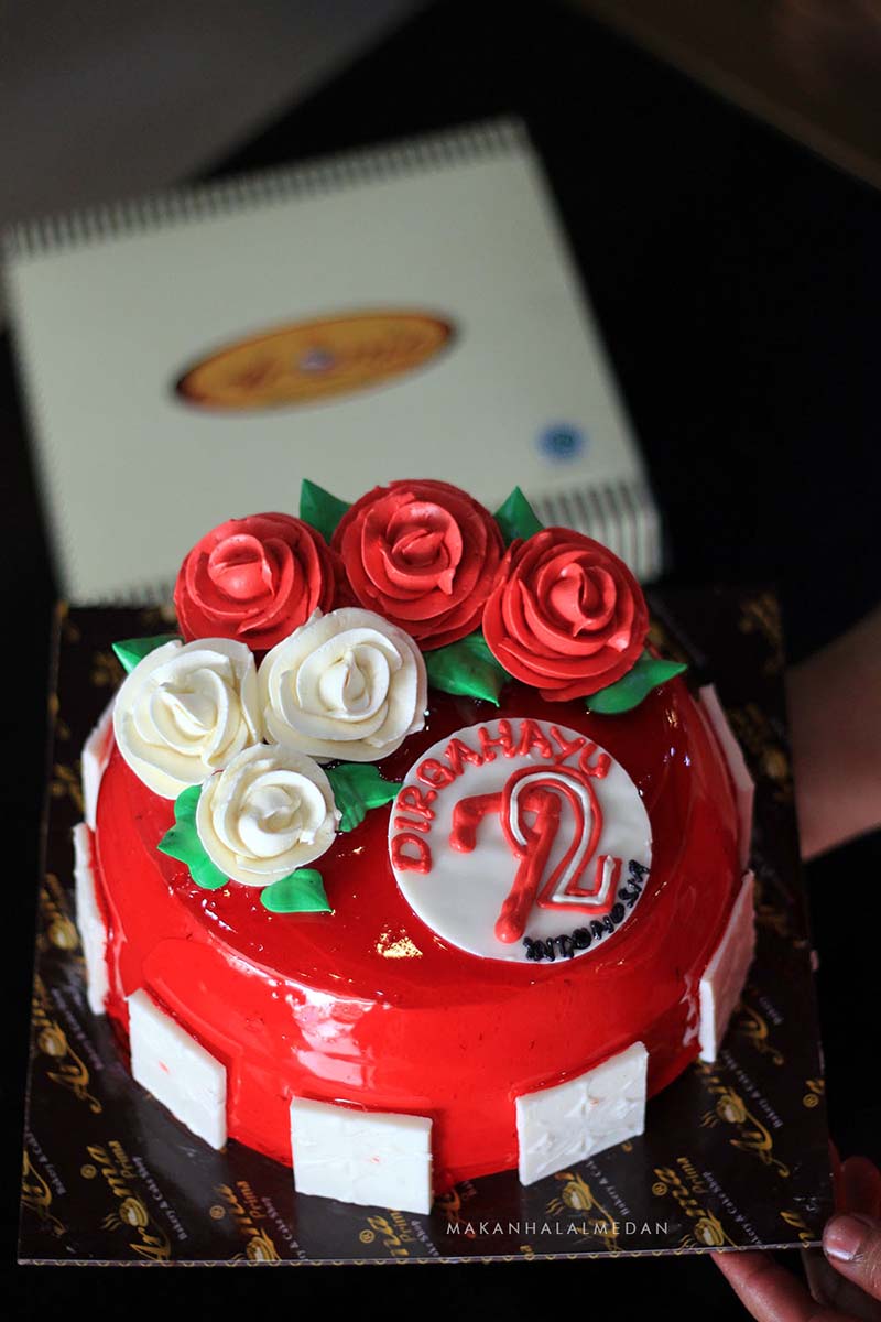 Detail Kue Ulang Tahun Merah Putih Nomer 22