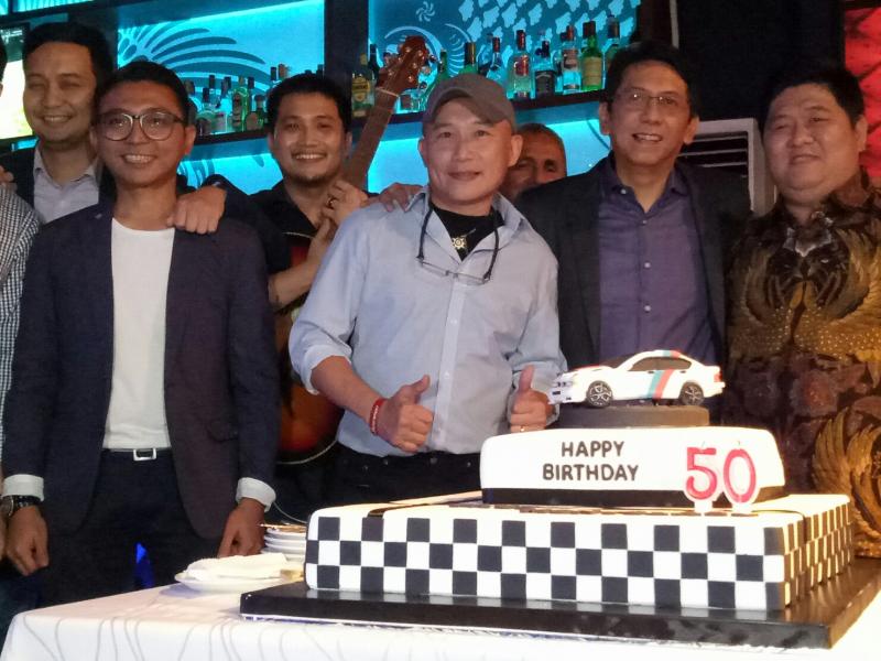 Detail Kue Ulang Tahun Mobil Balap Nomer 49