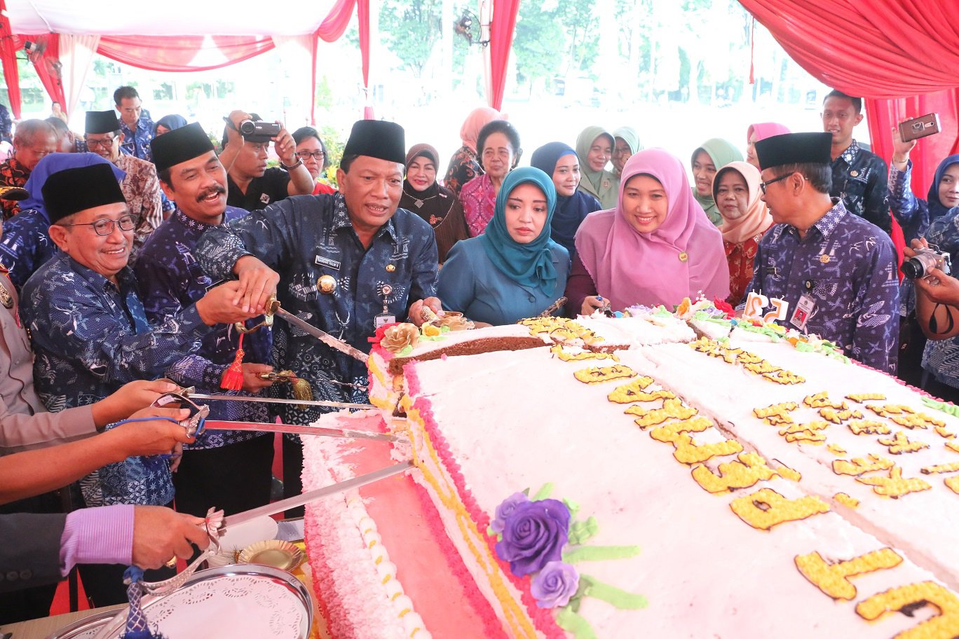 Detail Kue Ulang Tahun Raksasa Nomer 2