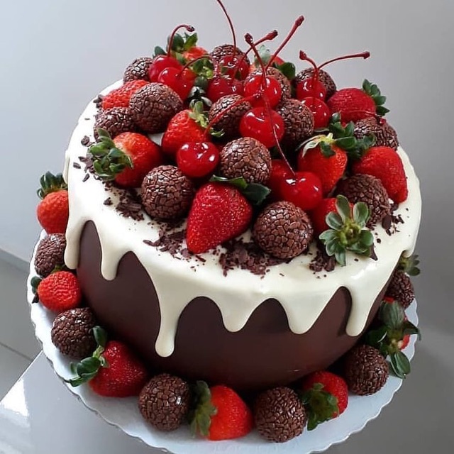 Kue Ulang Tahun Strawberry Coklat - KibrisPDR