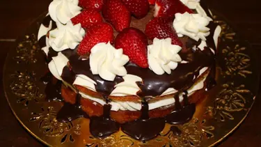 Detail Kue Ulang Tahun Strawberry Coklat Nomer 46