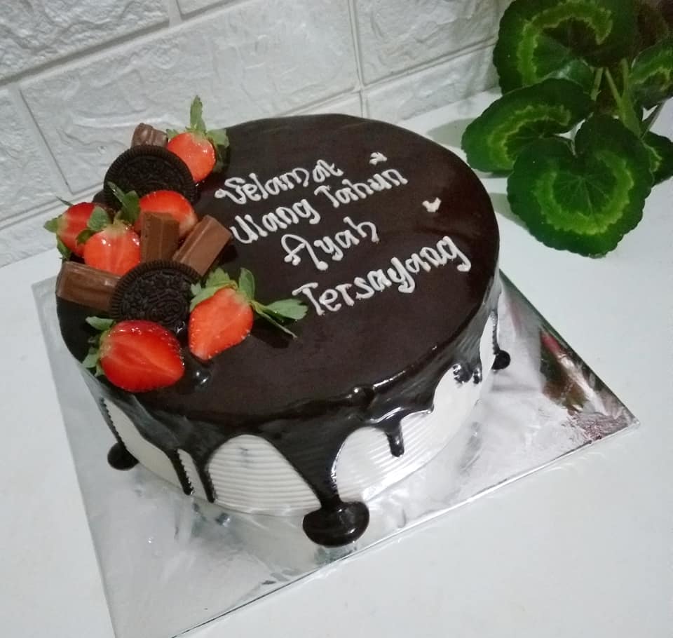 Detail Kue Ulang Tahun Strawberry Coklat Nomer 49