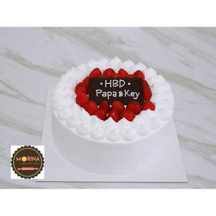 Kue Ulang Tahun Topping Strawberry - KibrisPDR