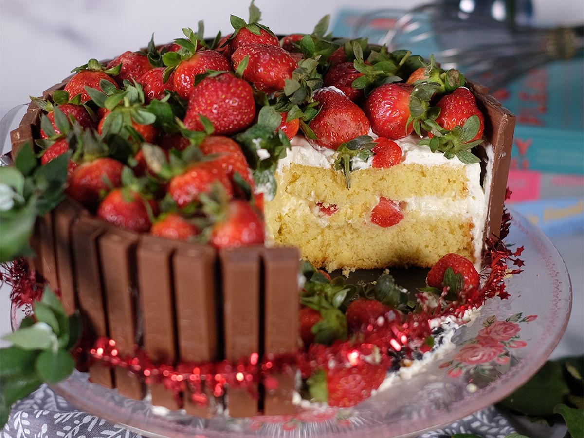 Detail Kue Ulang Tahun Topping Strawberry Nomer 31