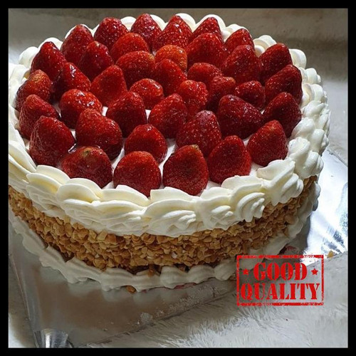 Detail Kue Ulang Tahun Topping Strawberry Nomer 35