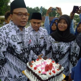 Detail Kue Ulang Tahun Untuk Guru Nomer 40