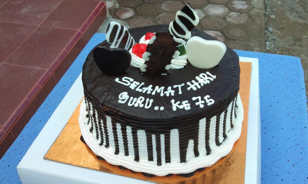 Detail Kue Ulang Tahun Untuk Guru Nomer 47