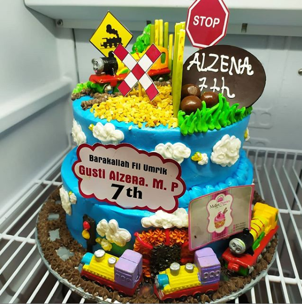 Detail Kue Ultah Gambar Thomas Nomer 50