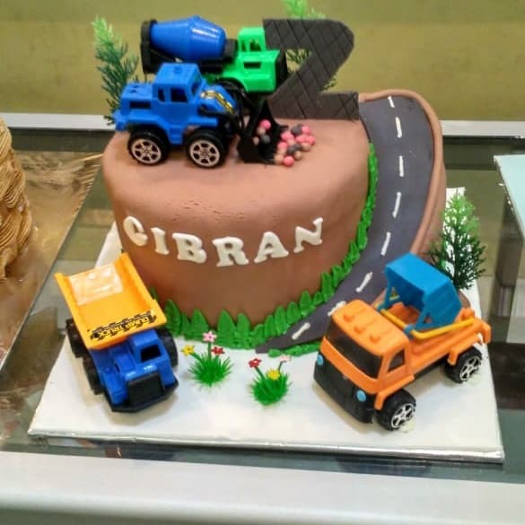 Detail Kue Ultah Karakter Truk Nomer 13