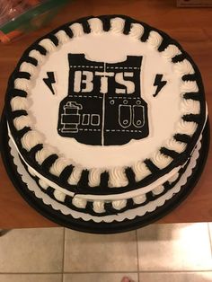 Detail Kue Ultah Logo Bts Nomer 14