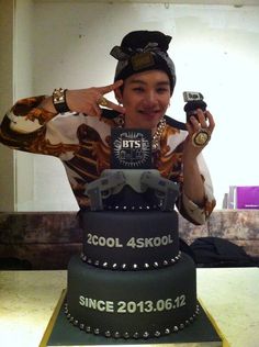 Detail Kue Ultah Logo Bts Nomer 29