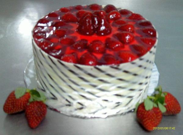 Detail Kue Ultah Strawberry Nomer 46