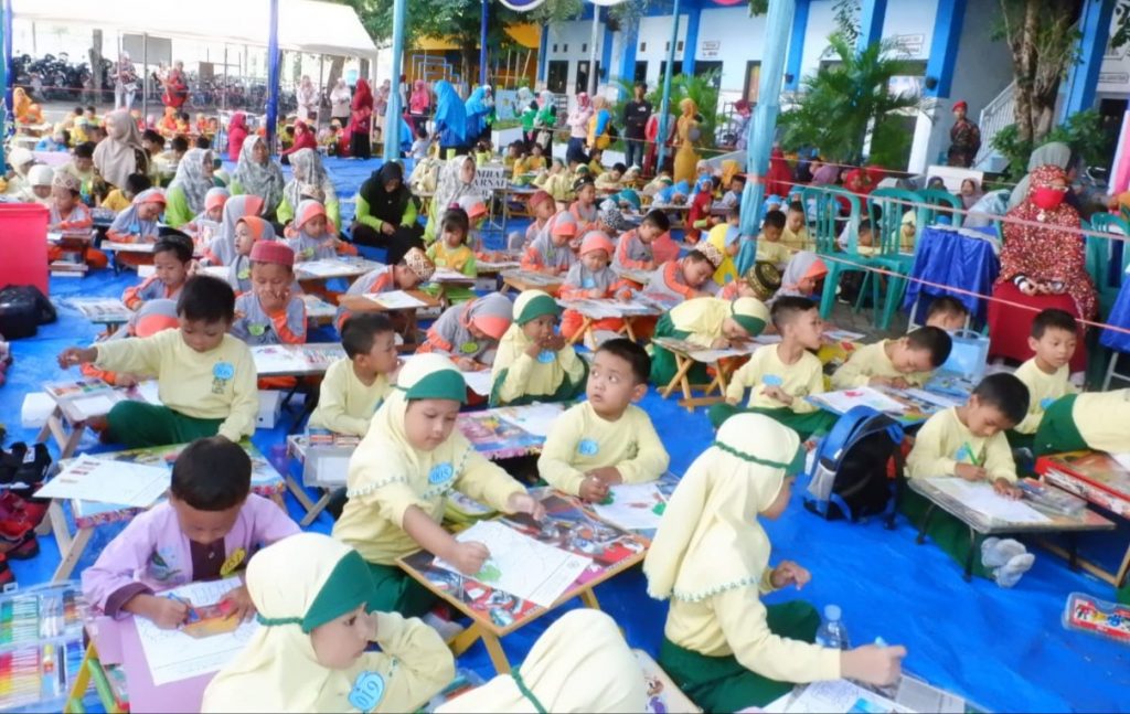 Detail Mewarnai Gambar Rekreasi Mewarnai Gambar Anak Islam Sekolah Nomer 40