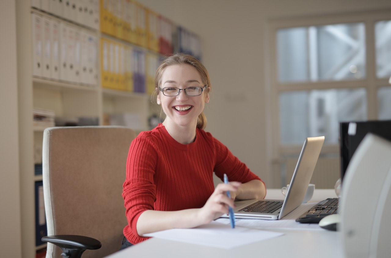 Detail Mewarnai Gambar Sedang Bekerja Di Kantor Nomer 18