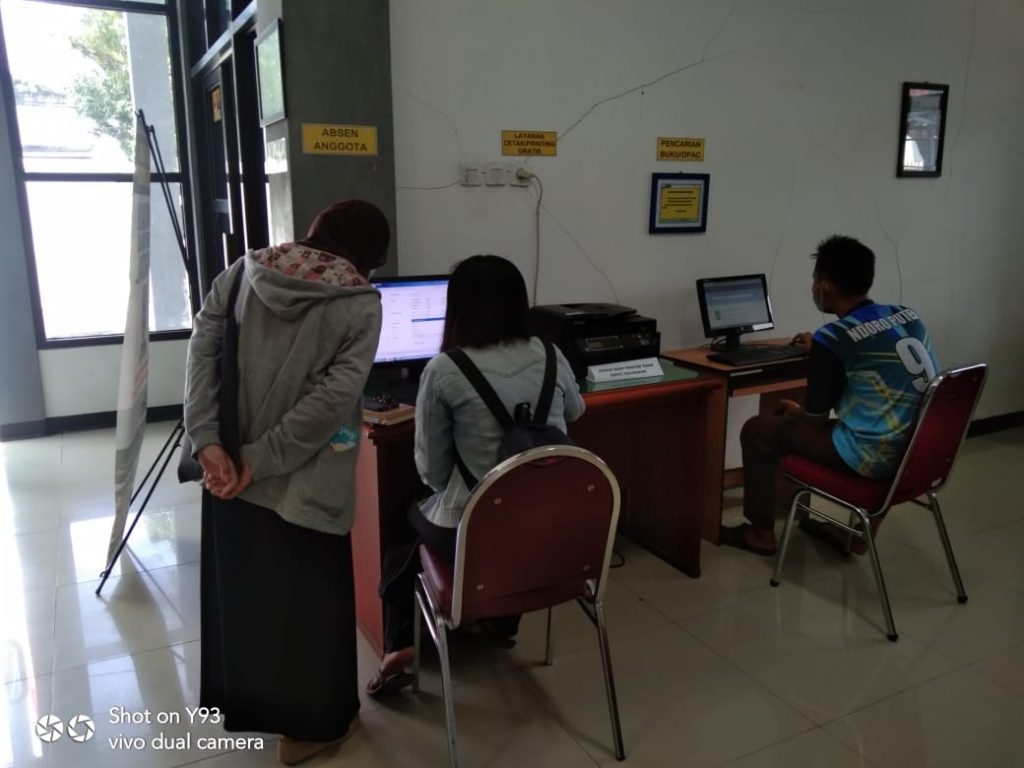 Detail Mewarnai Gambar Sedang Bekerja Di Kantor Nomer 24