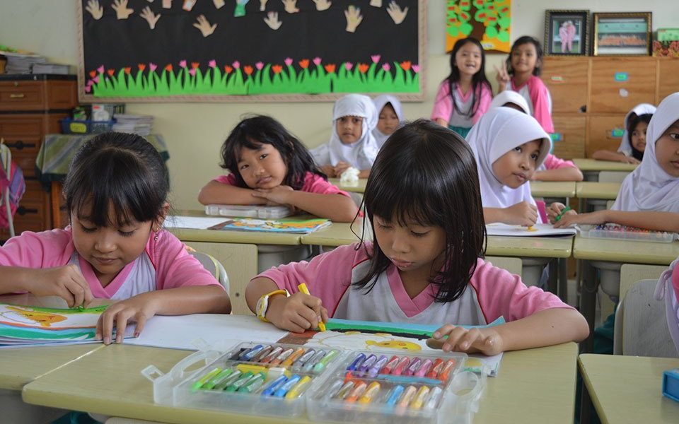 Detail Mewarnai Gambar Sekolah Islam Nomer 38