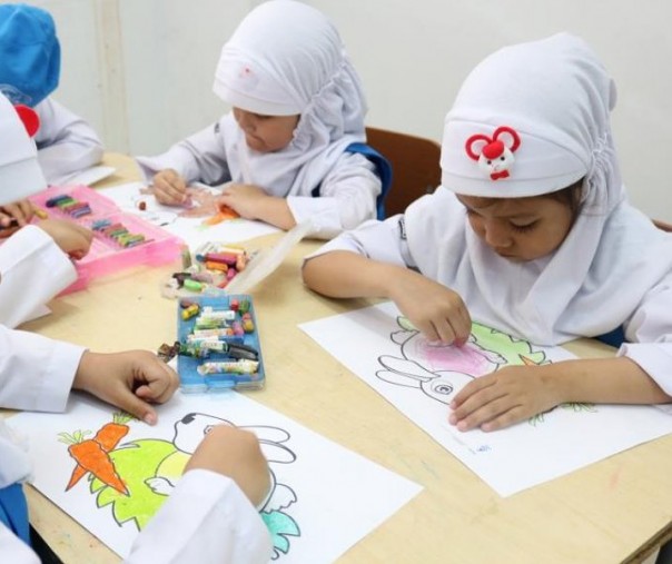 Detail Mewarnai Gambar Sekolah Islam Nomer 39