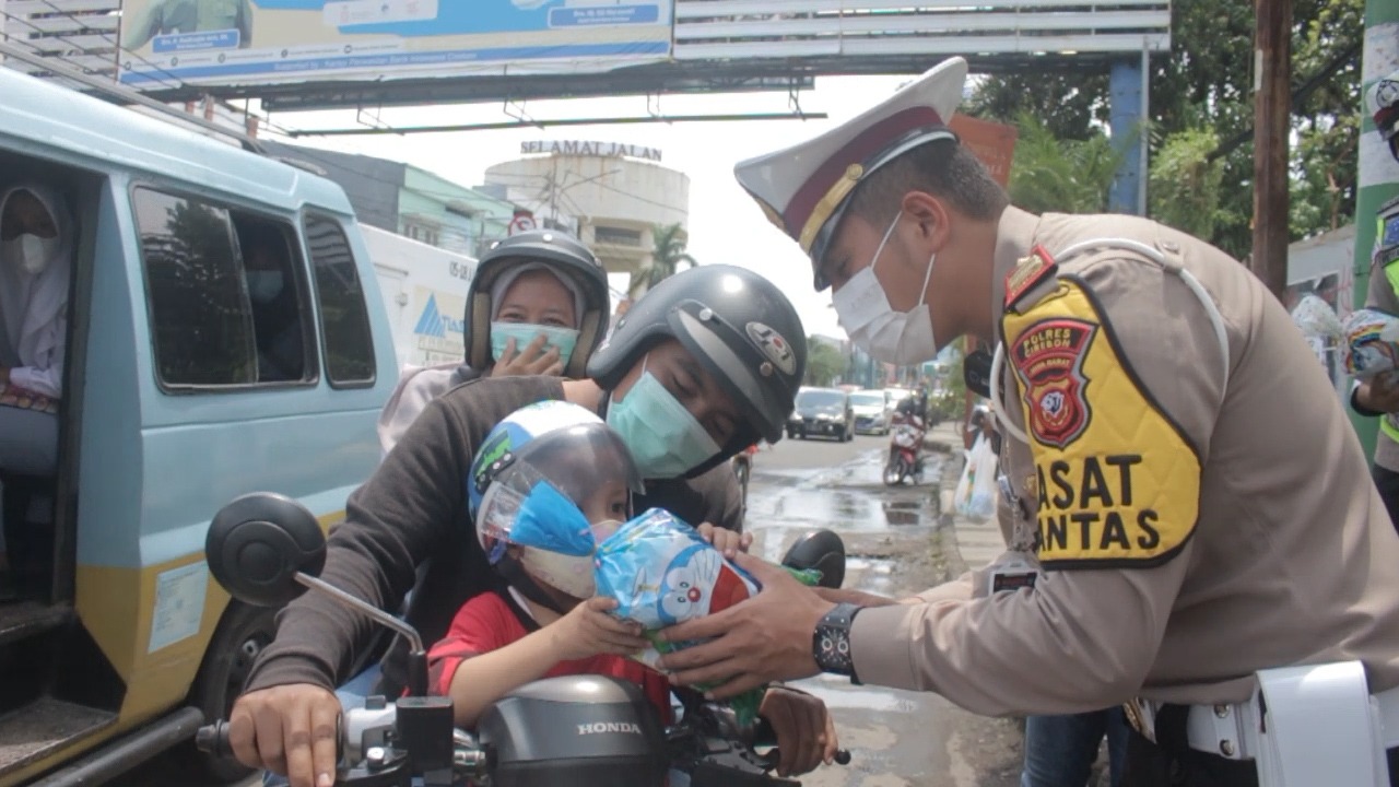 Detail Mewarnai Gambar Topi Lalu Lintas Nomer 27