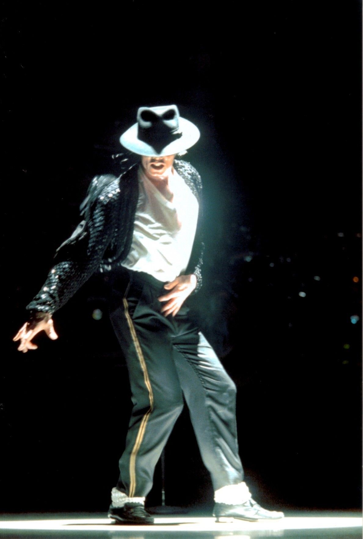 Detail Michael Jackson Pics Dancing Nomer 2