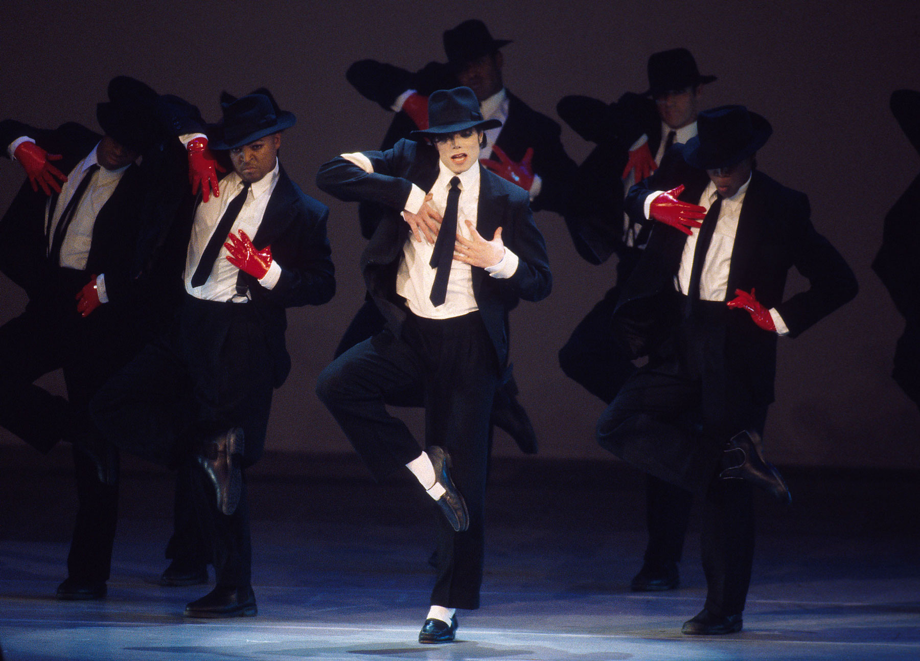 Detail Michael Jackson Pics Dancing Nomer 23