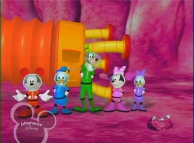 Detail Mickey Goofy On Mars Nomer 3