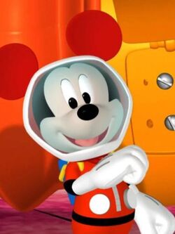 Detail Mickey Goofy On Mars Nomer 7
