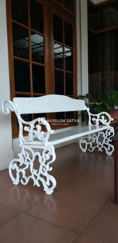 Detail Kursi Antik Dari Besi Nomer 3