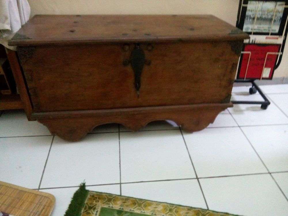 Detail Kursi Peti Kayu Nomer 49