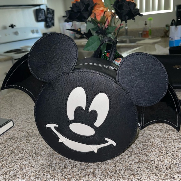 Detail Mickey Mouse Bat Backpack Nomer 45