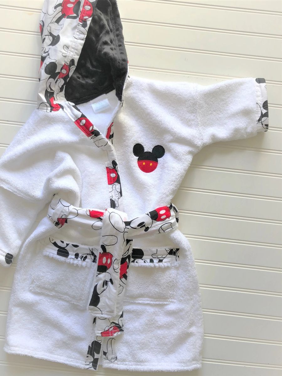 Detail Mickey Mouse Bathrobe Nomer 52