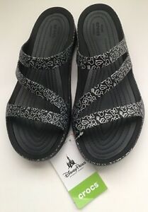 Detail Mickey Mouse Croc Sandals Nomer 7