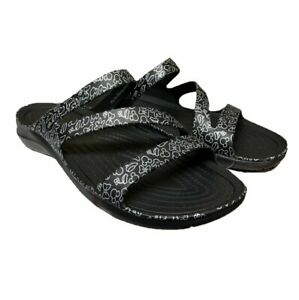 Detail Mickey Mouse Crocs Sandals Nomer 4