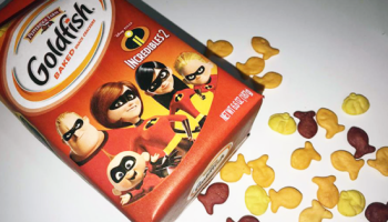 Detail Mickey Mouse Goldfish 24 Pack Nomer 42