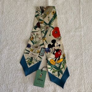 Detail Mickey Mouse Gucci Scarf Nomer 49