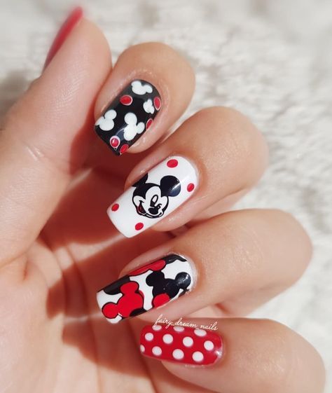 Detail Mickey Mouse Nails Design Nomer 11