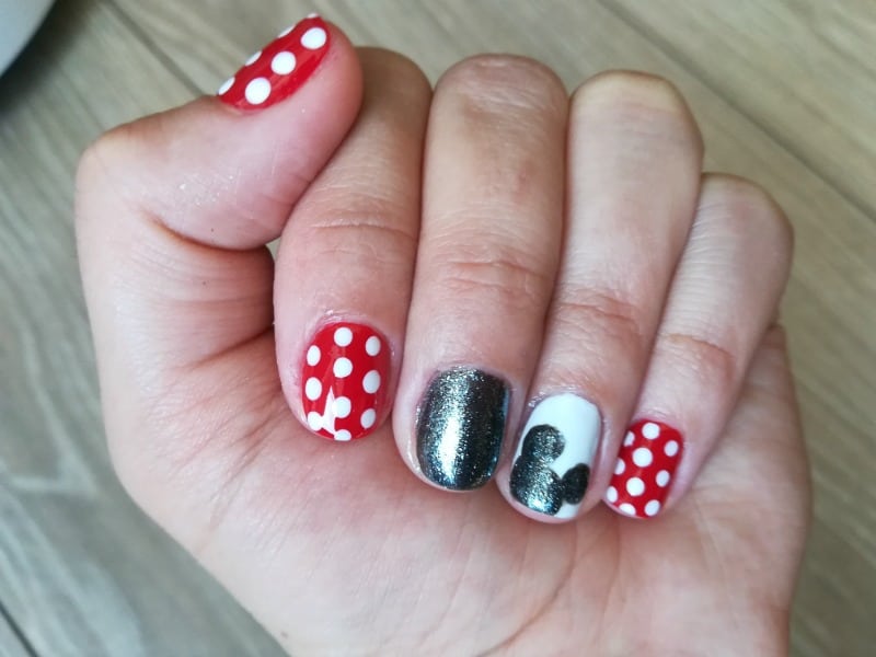Detail Mickey Mouse Nails Design Nomer 46