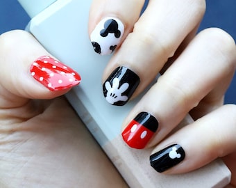 Detail Mickey Mouse Nails Design Nomer 53