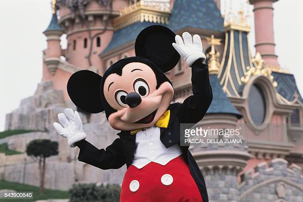 Detail Mickey Mouse Pics Gallery Nomer 34