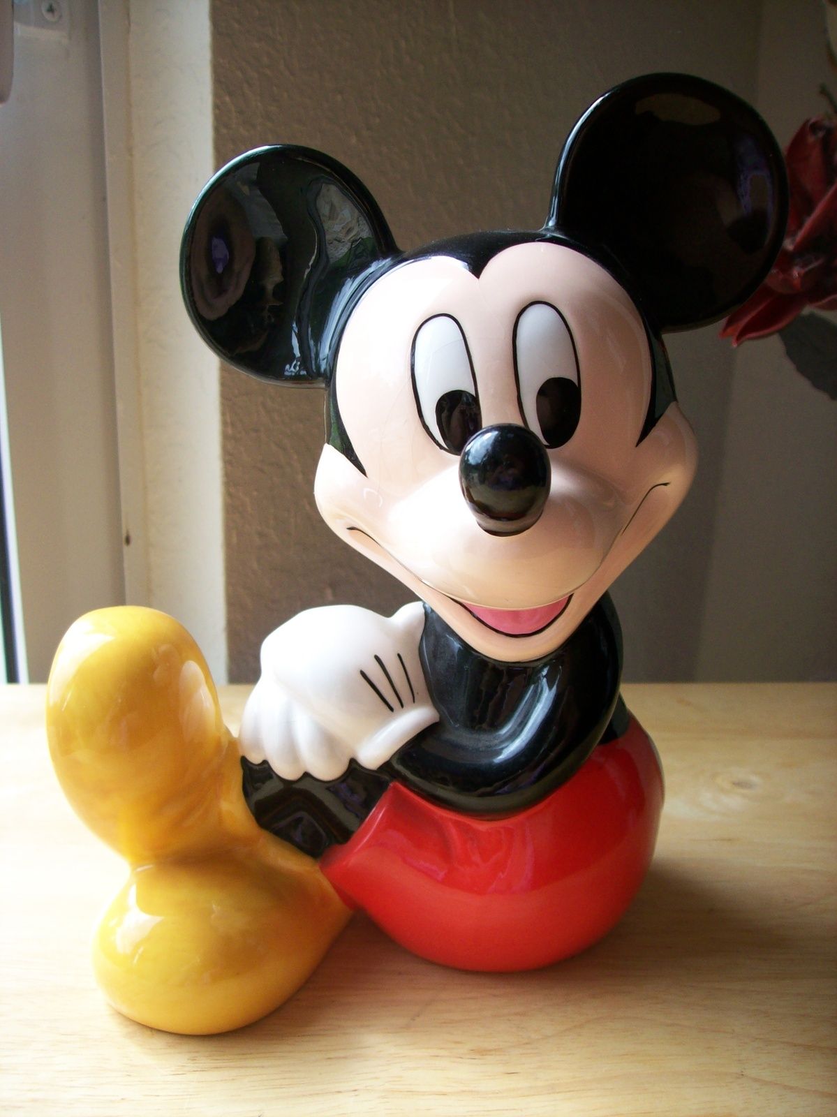 Detail Mickey Mouse Piggy Bank Nomer 18
