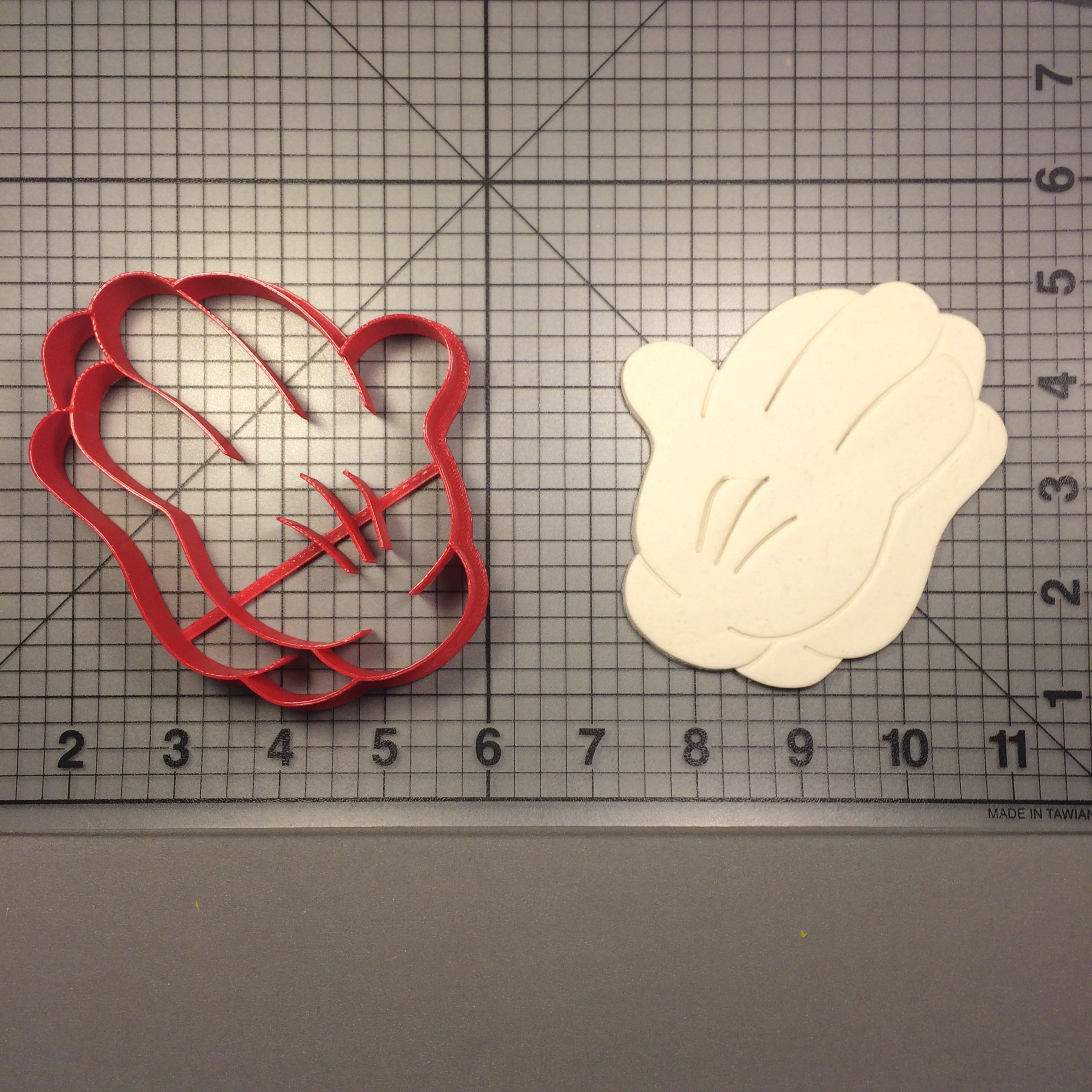 Detail Mickey Mouse Praying Hands Nomer 8