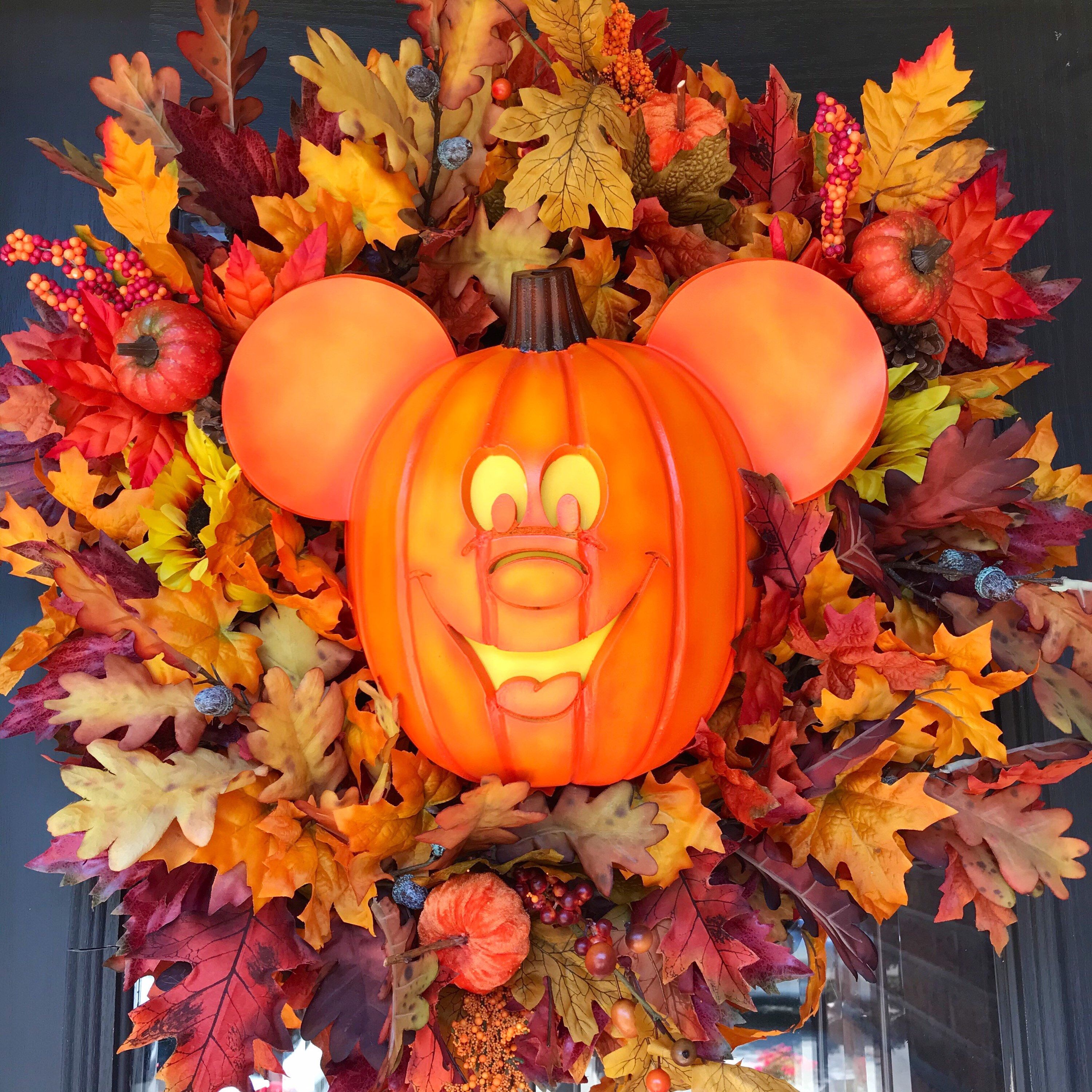 Detail Mickey Mouse Pumpkin Wreath Nomer 13