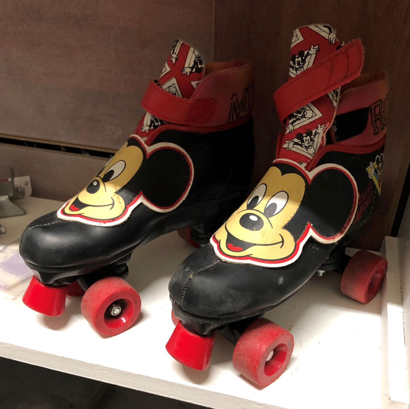 Detail Mickey Mouse Roller Skates Nomer 12